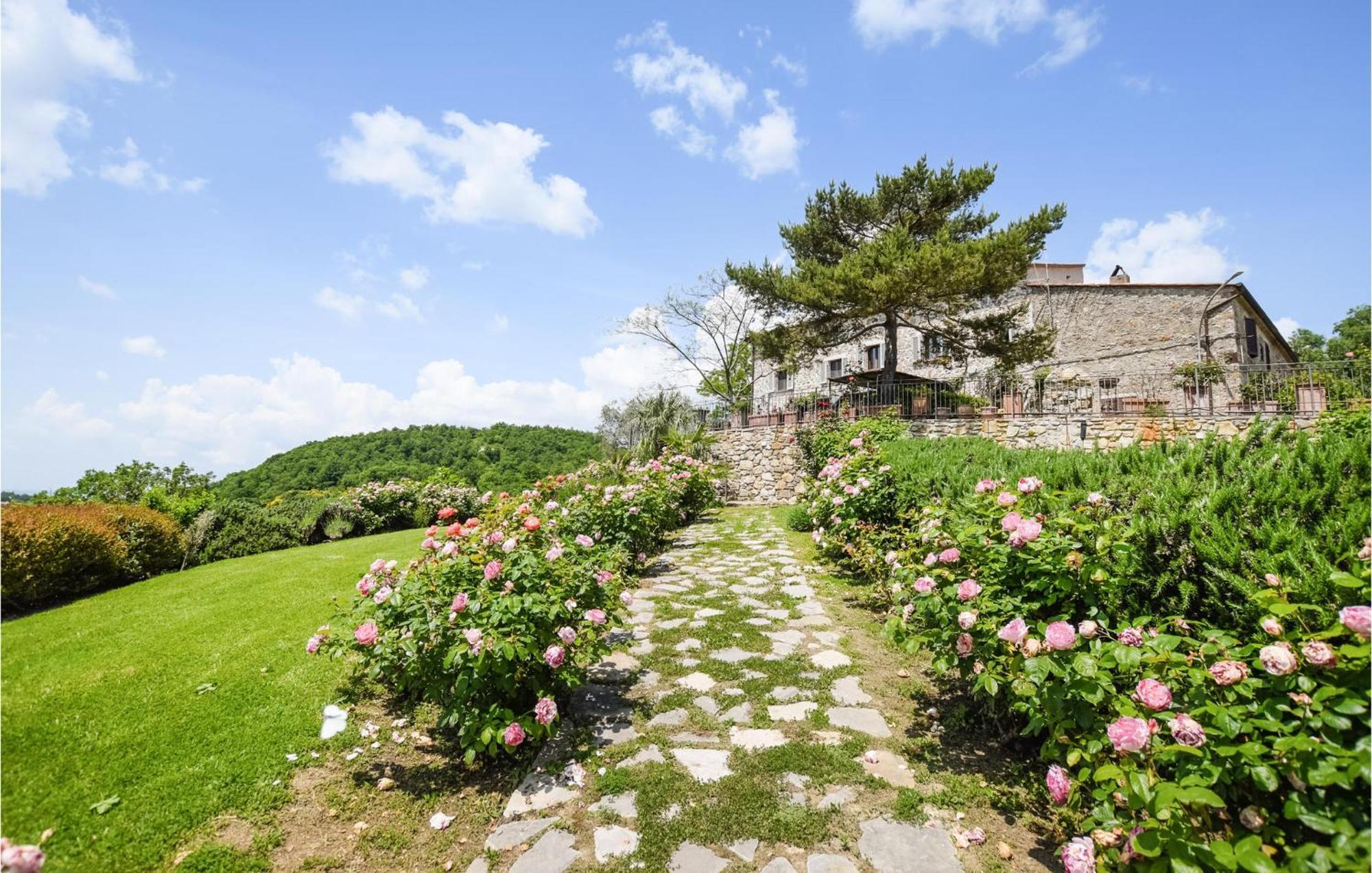 Lovely Apartment In Loc, Scalabrelli With Wifi Catabbio Экстерьер фото